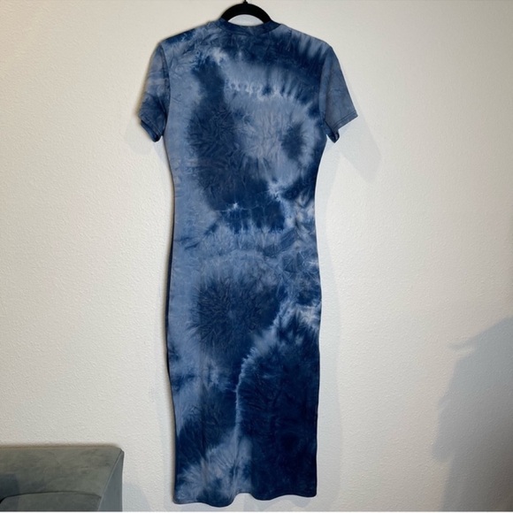 Revolve Lovers + Friends Irina Tie Dye Midi Dress Medium Navy Blue Stretch Slit - Picture 7 of 8